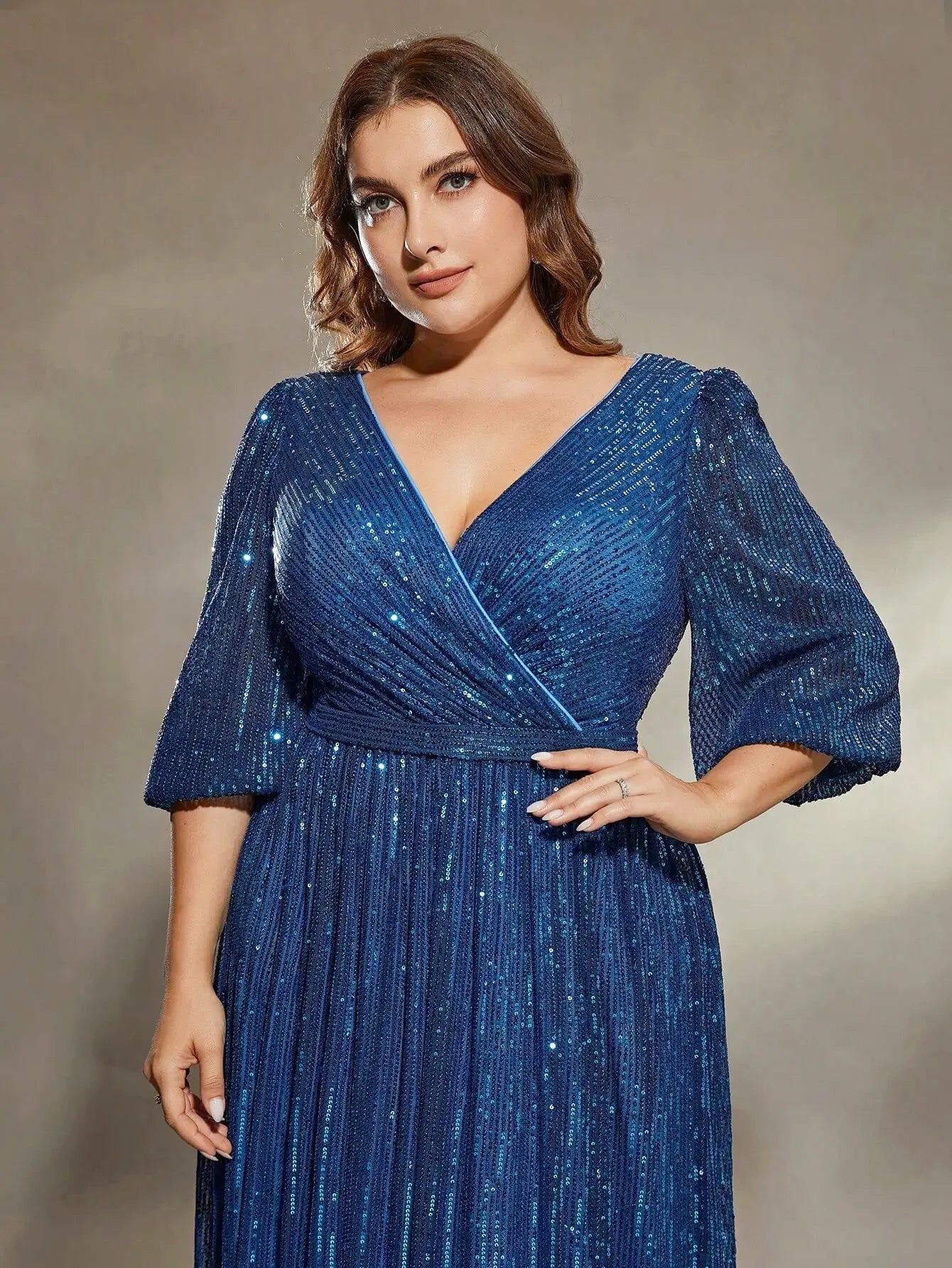 Robe de cérémonie grande taille bleu col V - Bluetra - Maison Gaala