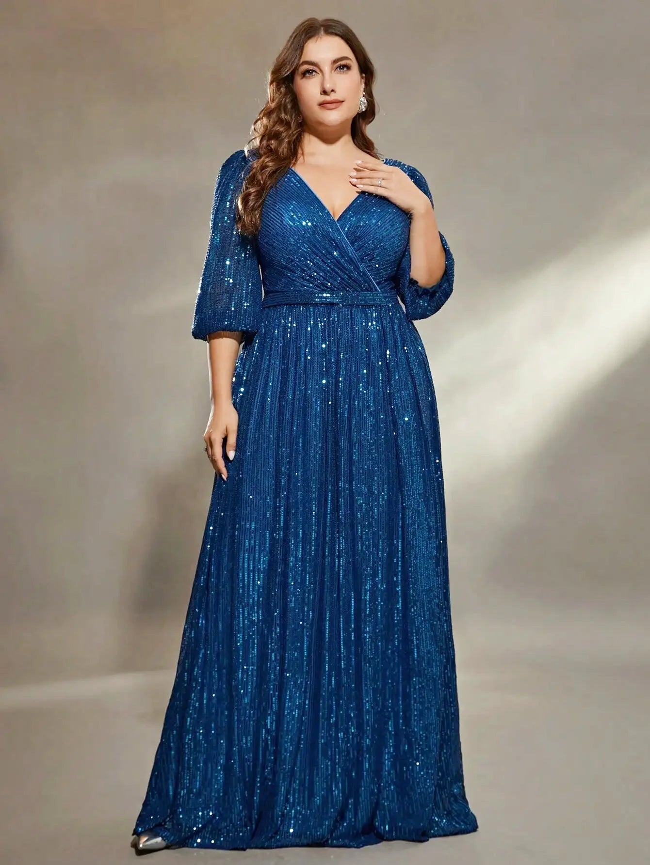 Robe de cérémonie grande taille bleu col V - Bluetra - Maison Gaala